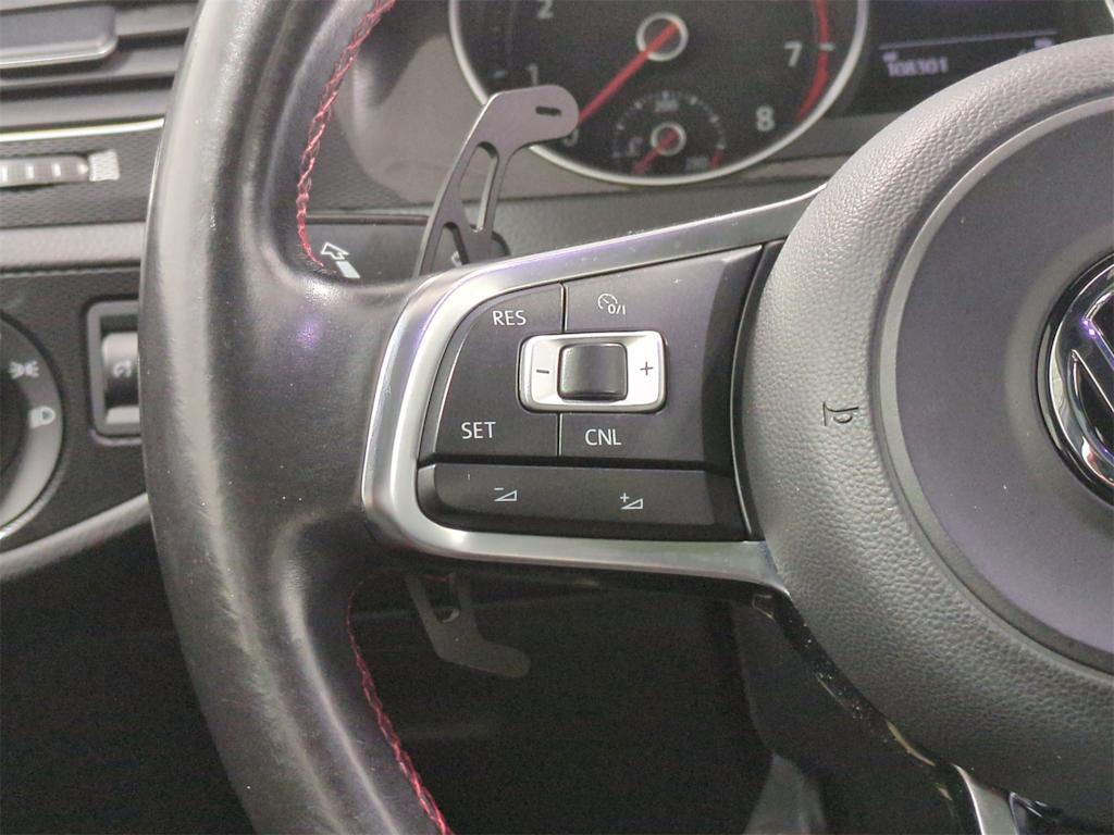 Thumbnail: 2016 Volkswagen Golf - 32