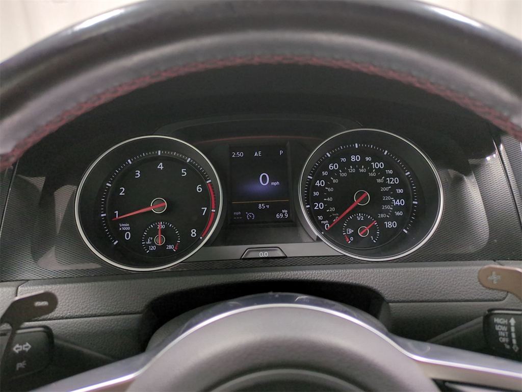 Thumbnail: 2016 Volkswagen Golf - 18