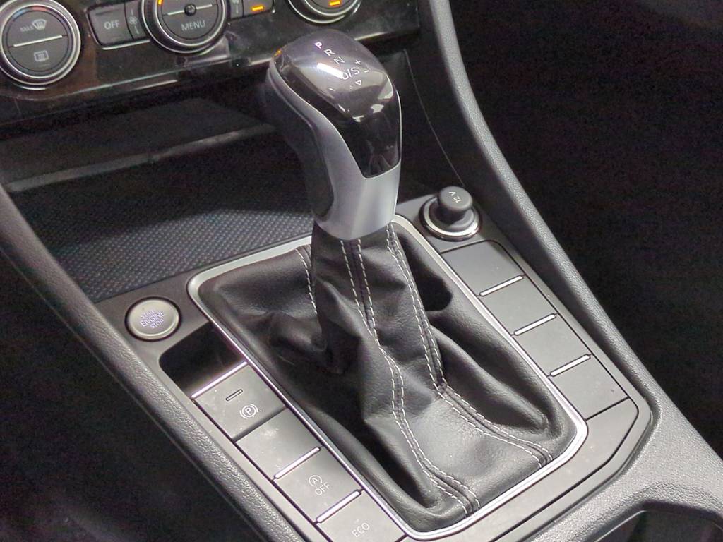 Thumbnail: 2023 Volkswagen Jetta - 16