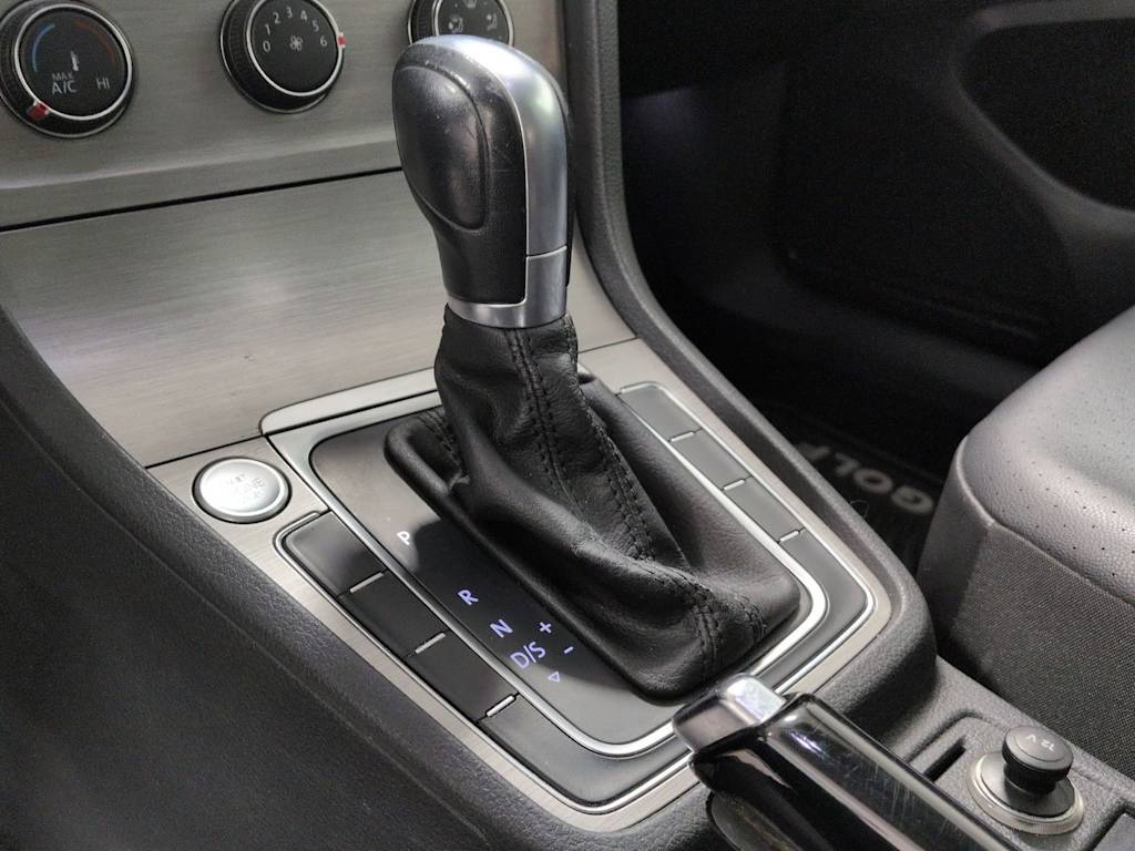 Thumbnail: 2015 Volkswagen Golf - 16
