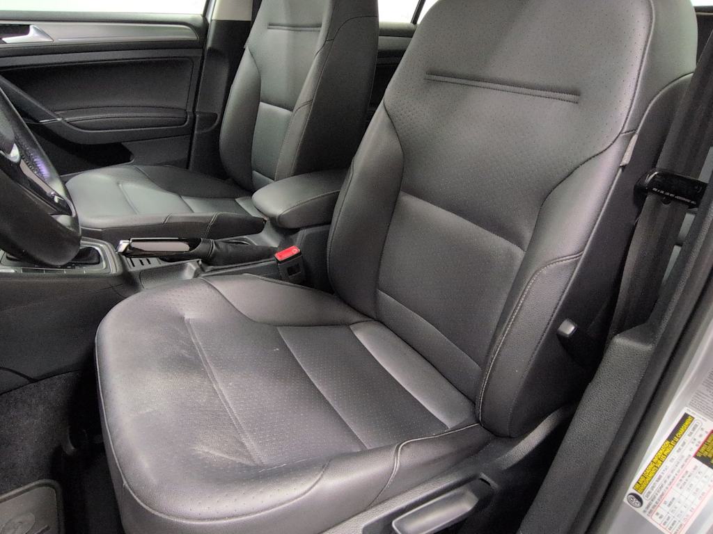 Thumbnail: 2015 Volkswagen Golf - 11