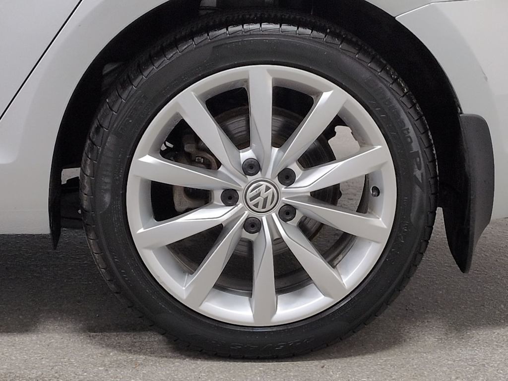 Thumbnail: 2015 Volkswagen Golf - 8