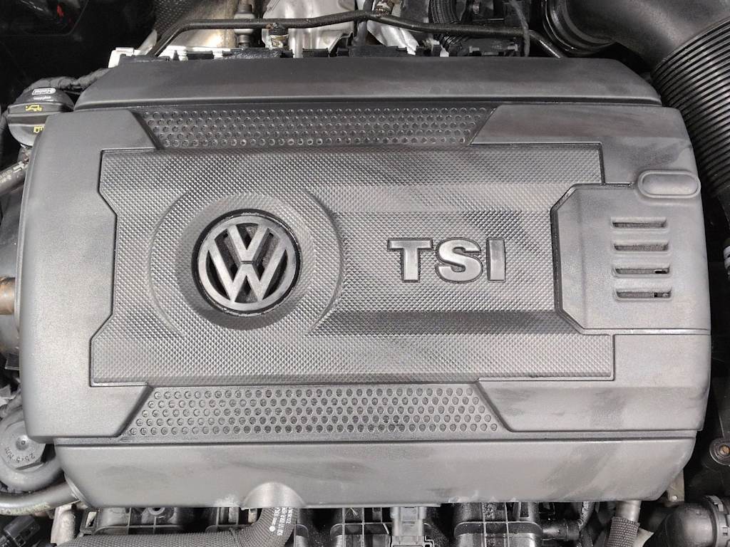 Thumbnail: 2015 Volkswagen Golf - 9