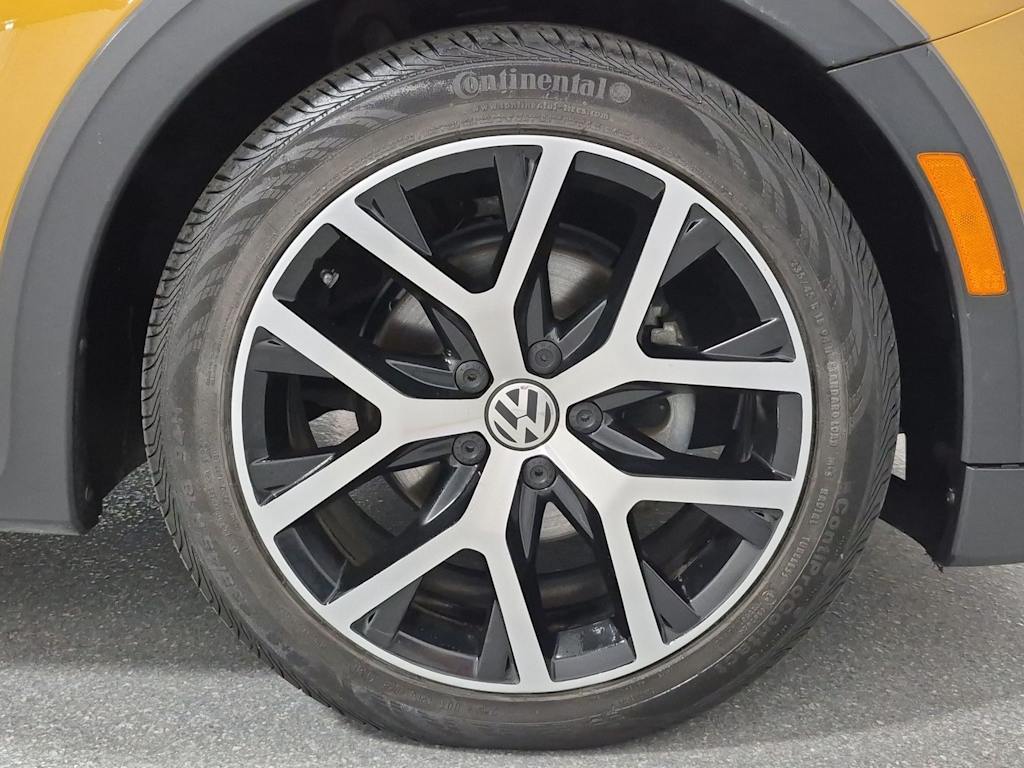 Thumbnail: 2017 Volkswagen Beetle - 8