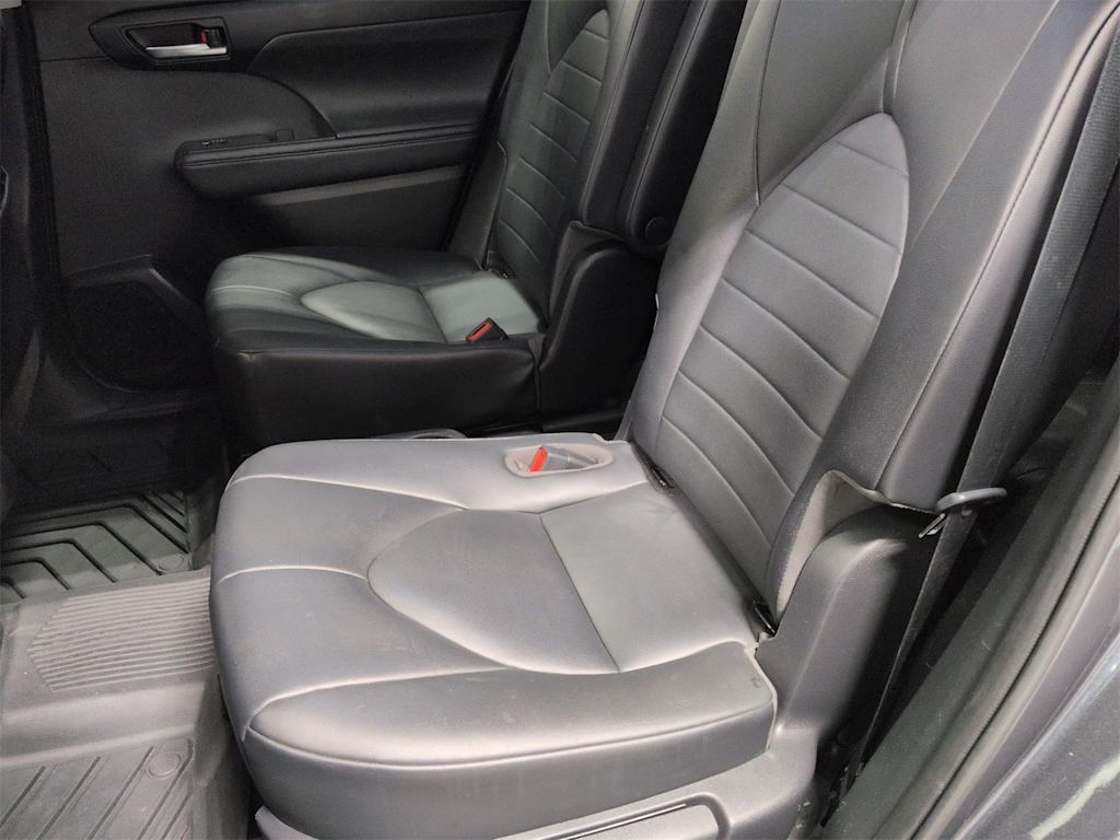 Thumbnail: 2020 Toyota Highlander - 28