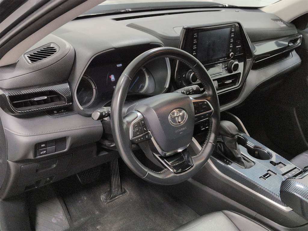 Thumbnail: 2020 Toyota Highlander - 2