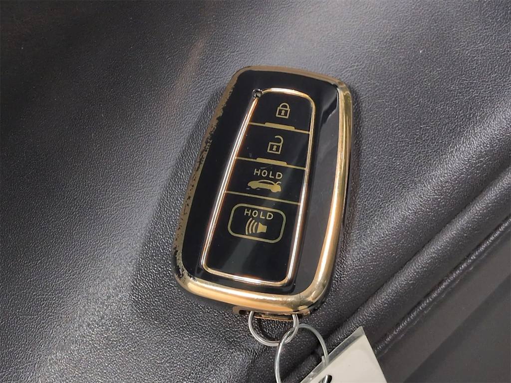 Thumbnail: 2020 Toyota Highlander - 18