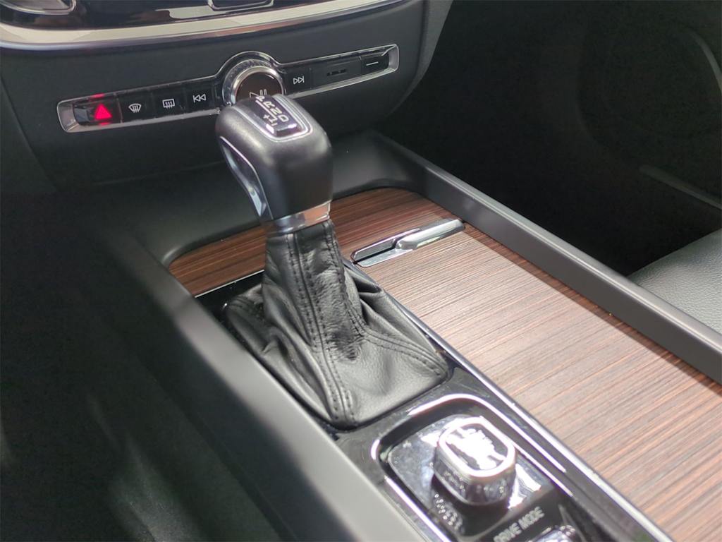 Thumbnail: 2019 Volvo S60 - 16