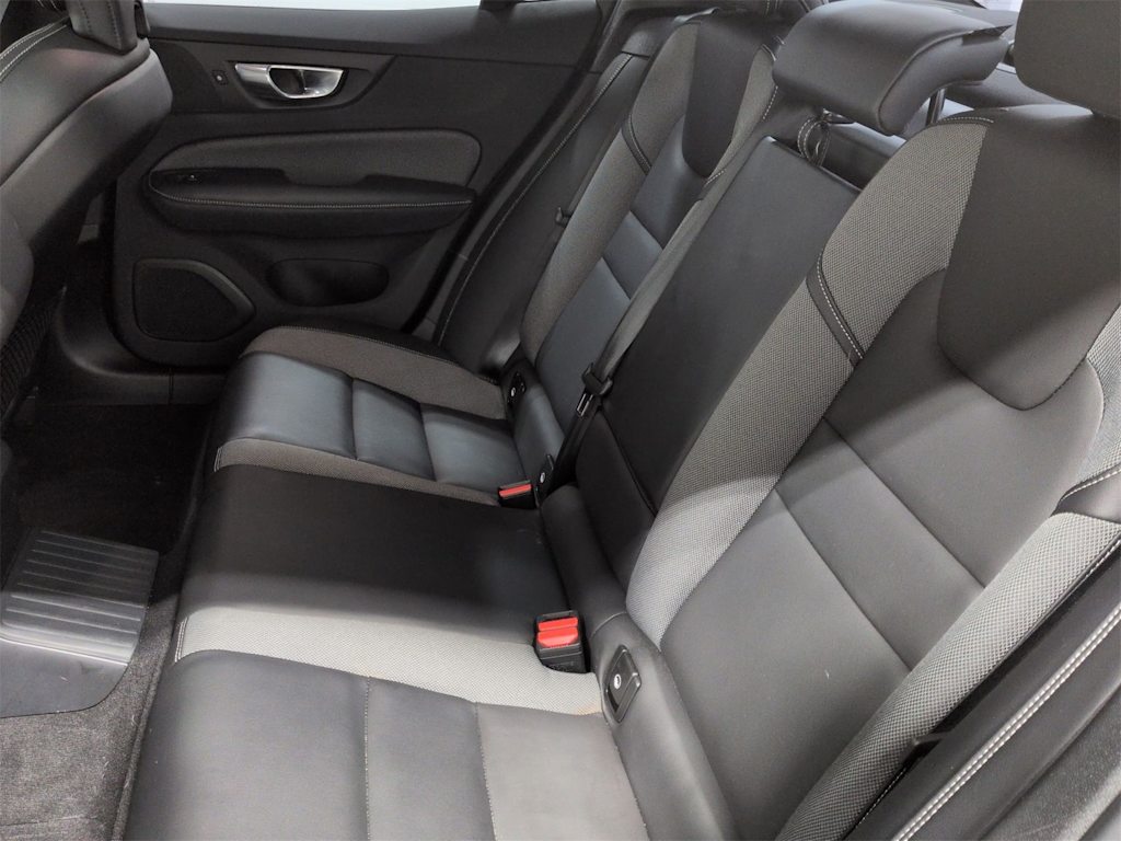 Thumbnail: 2022 Volvo S60 - 28