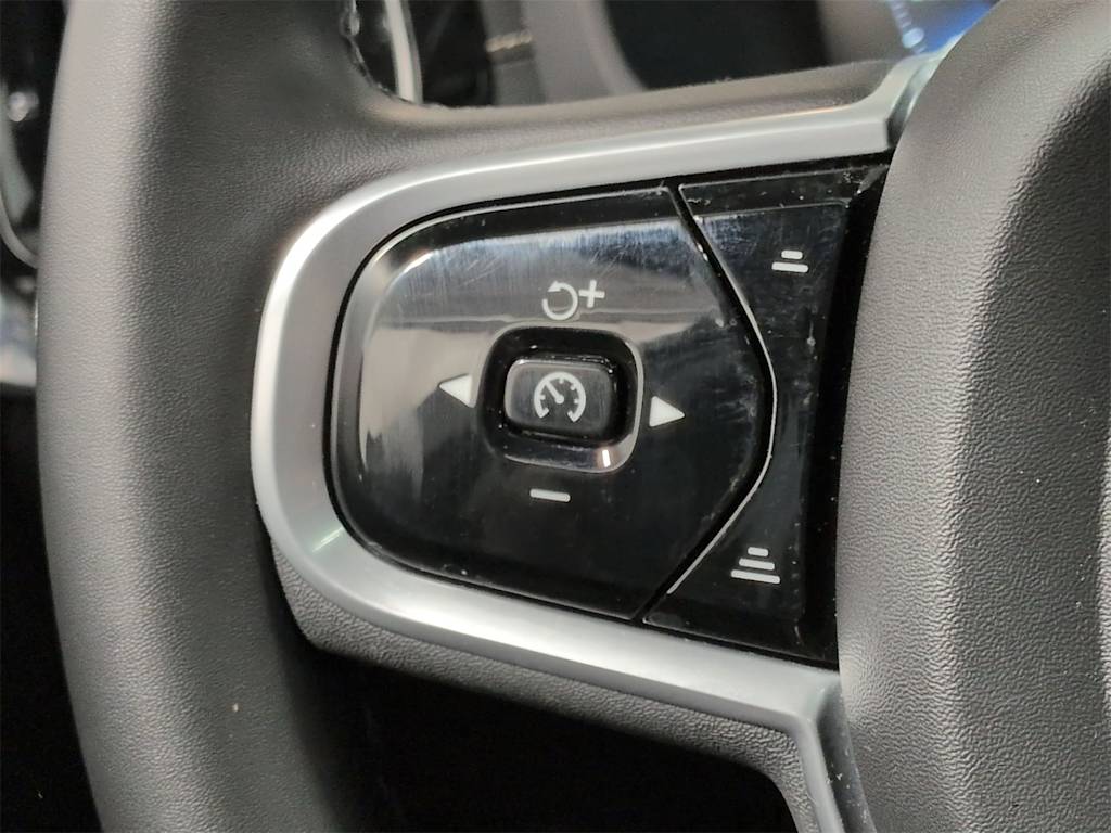 Thumbnail: 2022 Volvo S60 - 31