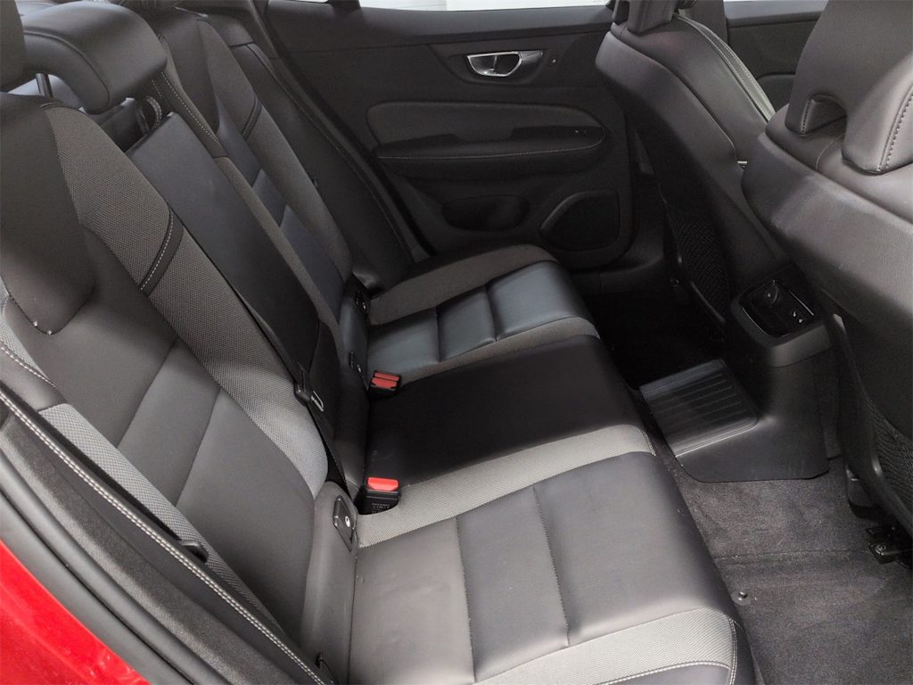 Thumbnail: 2022 Volvo S60 - 29