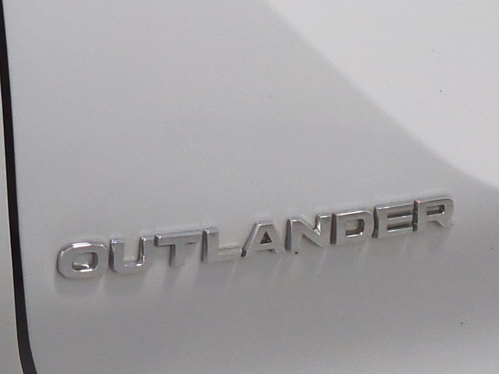 Thumbnail: 2020 Mitsubishi Outlander - 7