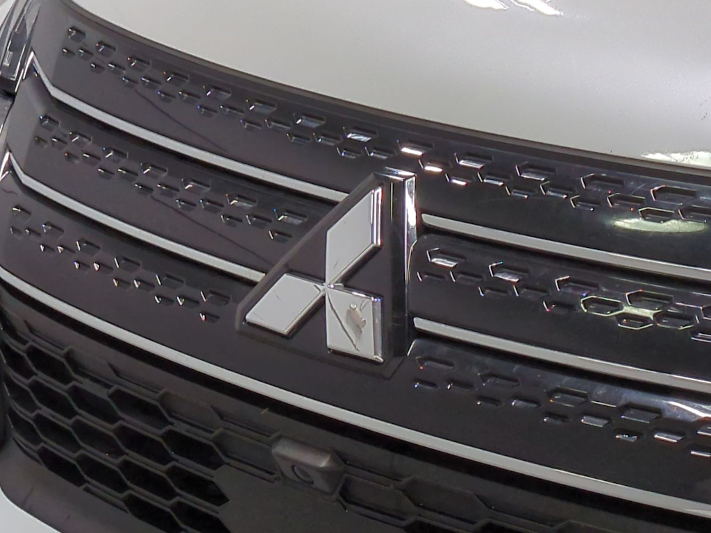Thumbnail: 2020 Mitsubishi Outlander - 24