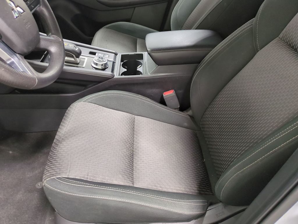 Thumbnail: 2020 Mitsubishi Outlander - 11