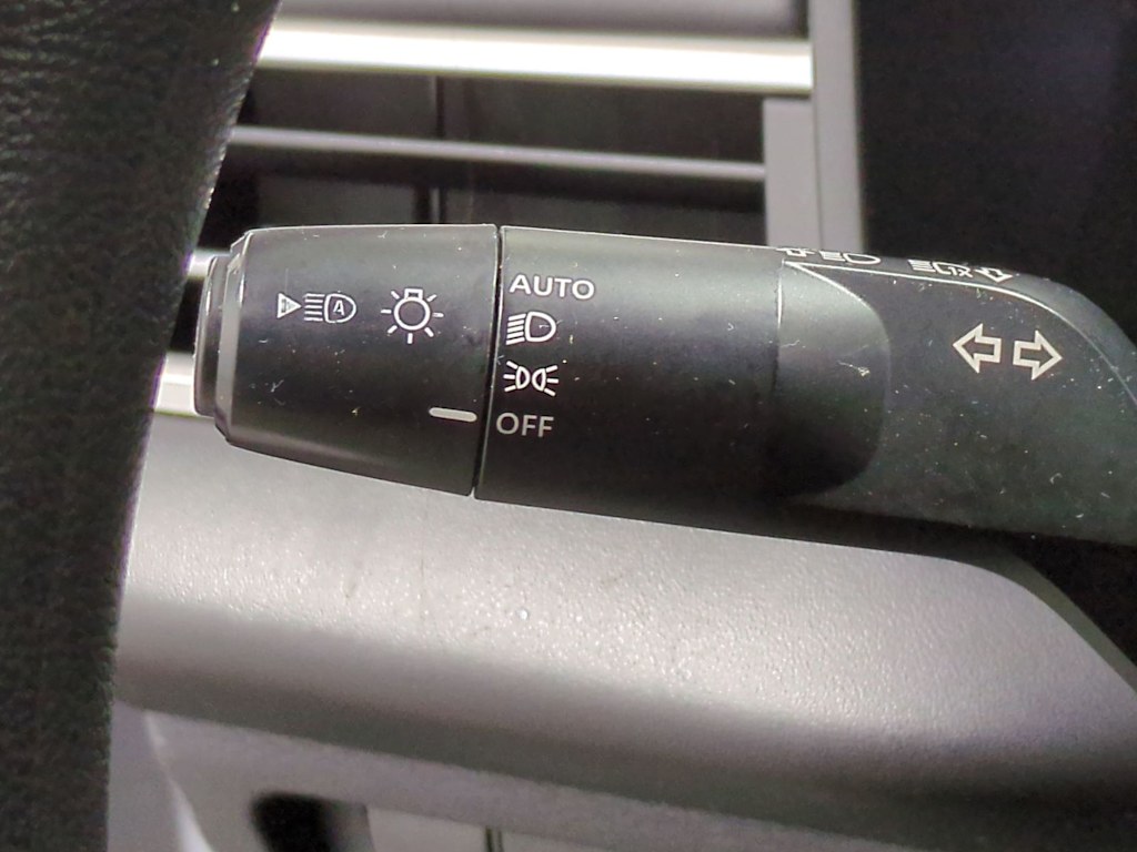 Thumbnail: 2020 Mitsubishi Outlander - 31