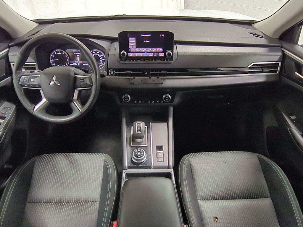 Thumbnail: 2020 Mitsubishi Outlander - 10