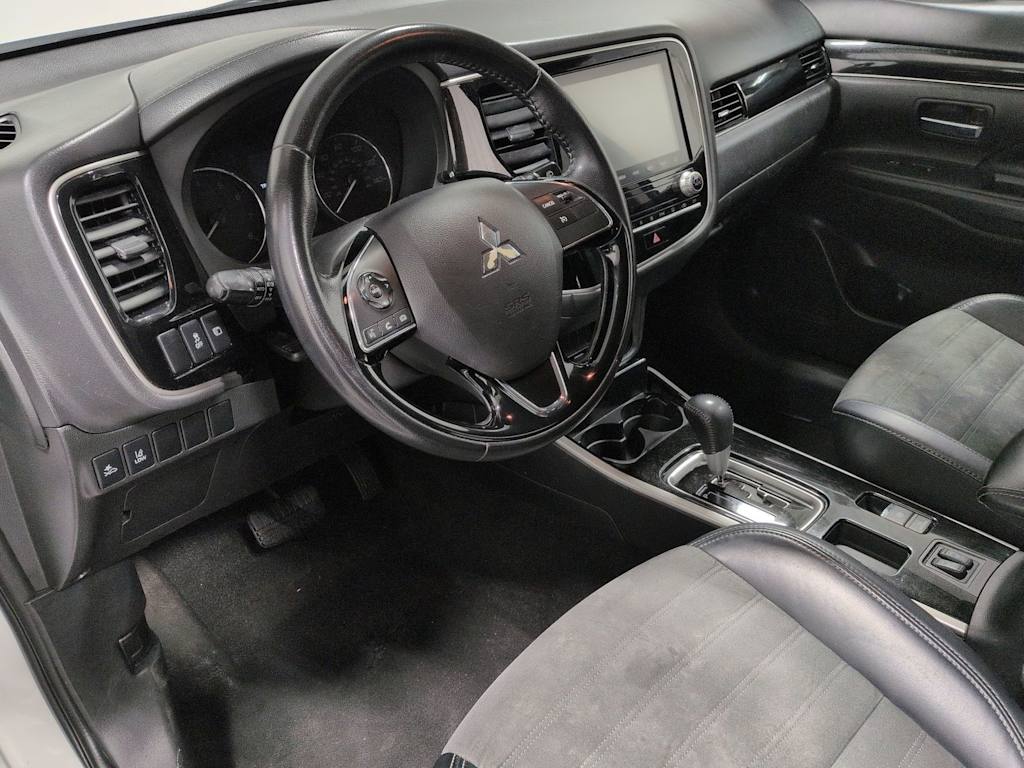 Thumbnail: 2020 Mitsubishi Outlander - 2