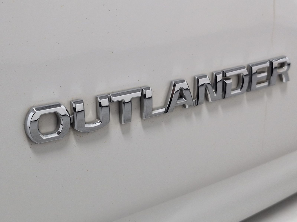 Thumbnail: 2020 Mitsubishi Outlander - 7