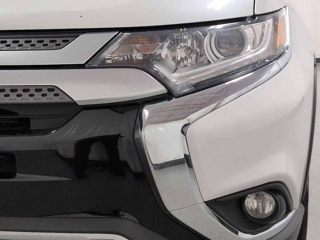 Thumbnail: 2020 Mitsubishi Outlander - 25