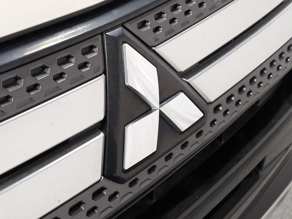 Thumbnail: 2020 Mitsubishi Outlander - 26