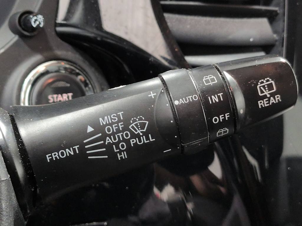 Thumbnail: 2020 Mitsubishi Outlander - 32