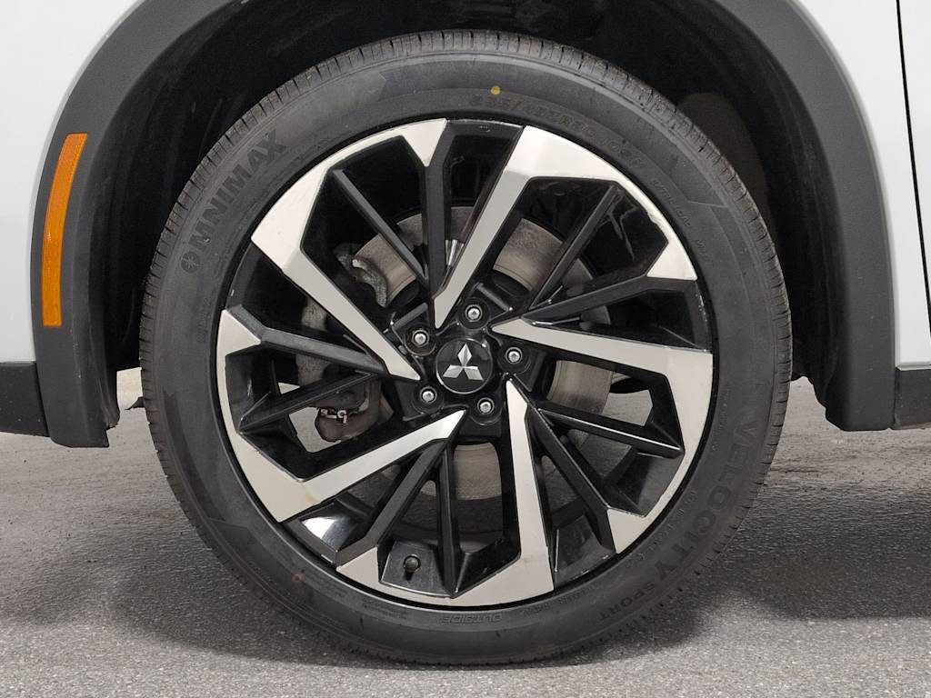 Thumbnail: 2022 Mitsubishi Outlander - 8