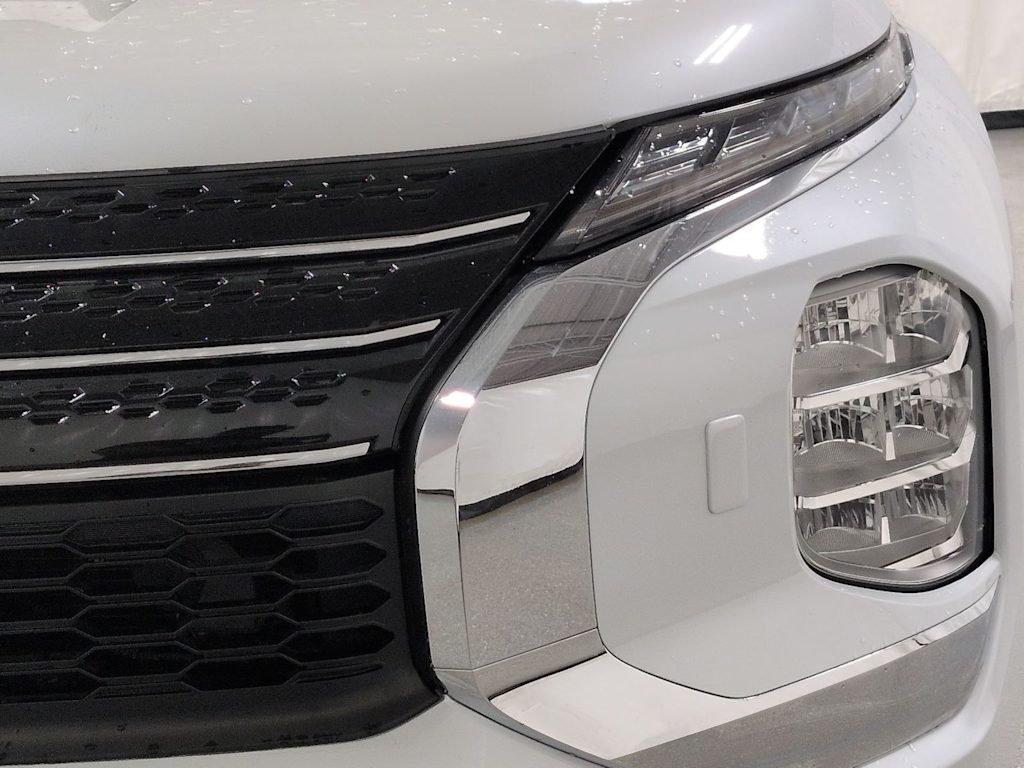 Thumbnail: 2022 Mitsubishi Outlander - 23