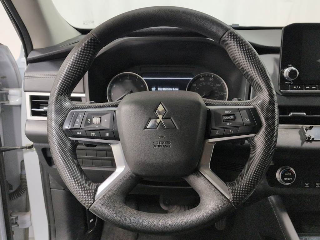 Thumbnail: 2022 Mitsubishi Outlander - 13