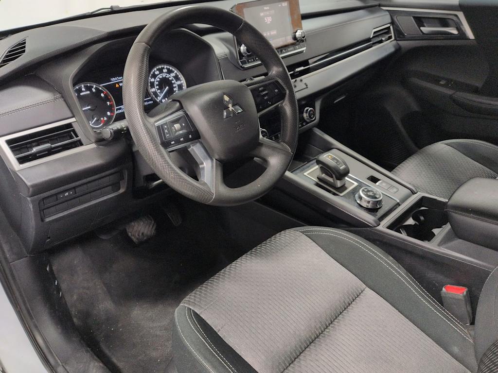 Thumbnail: 2022 Mitsubishi Outlander - 2