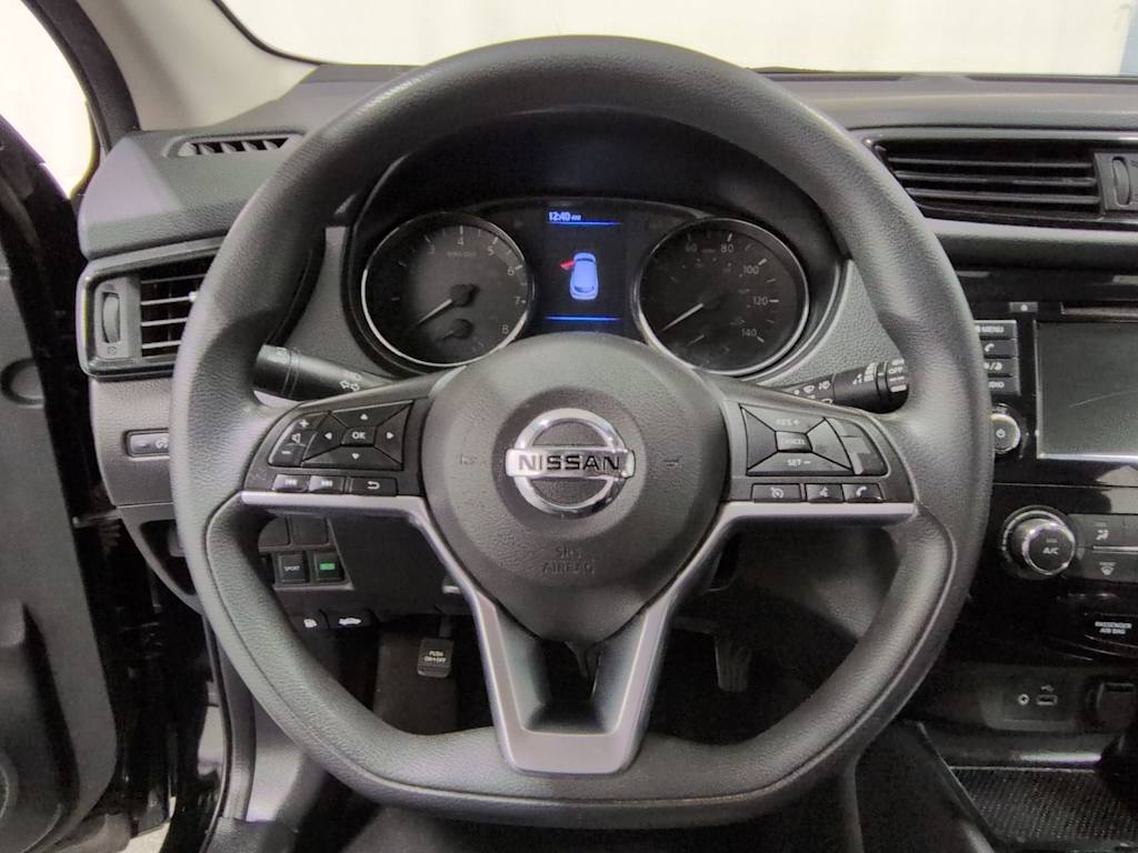 Thumbnail: 2020 Nissan Rogue Sport - 14