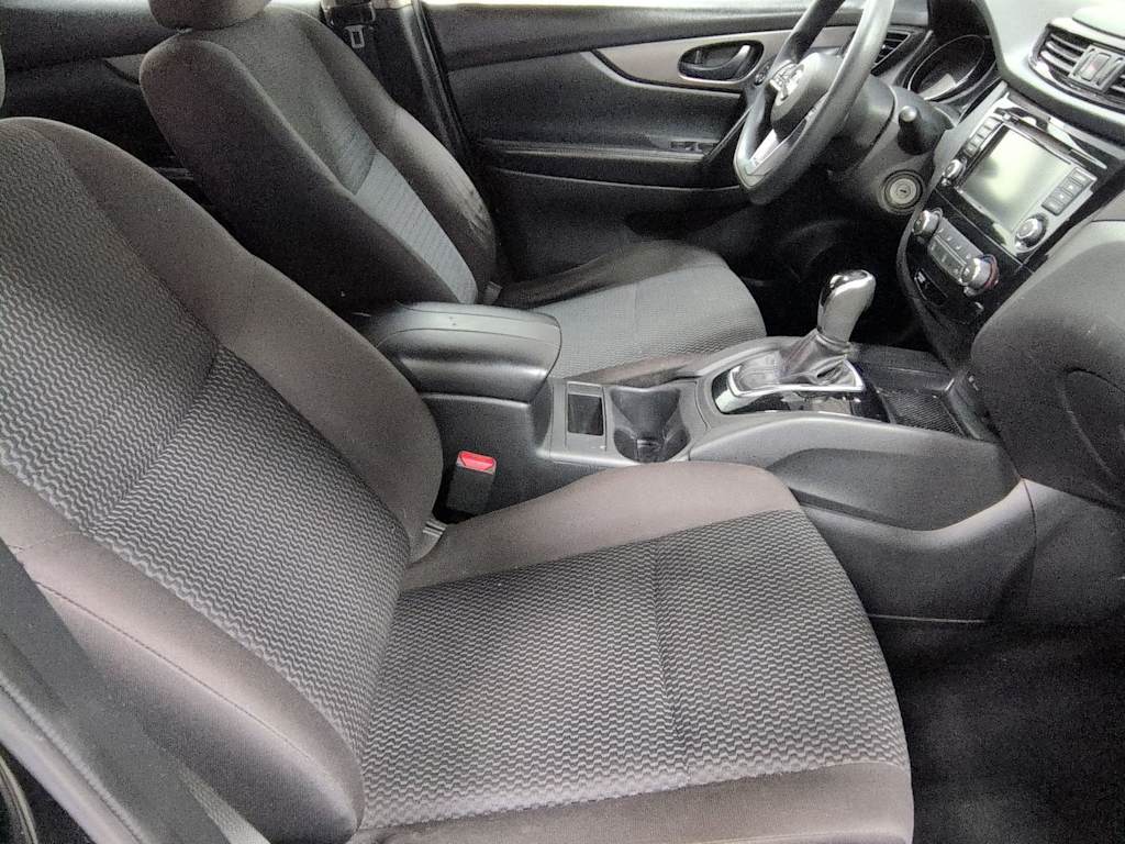 Thumbnail: 2020 Nissan Rogue Sport - 12