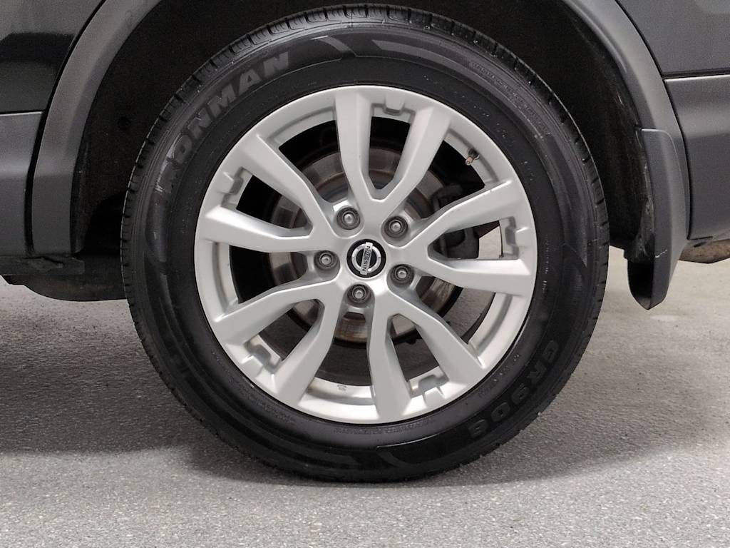 Thumbnail: 2020 Nissan Rogue Sport - 8