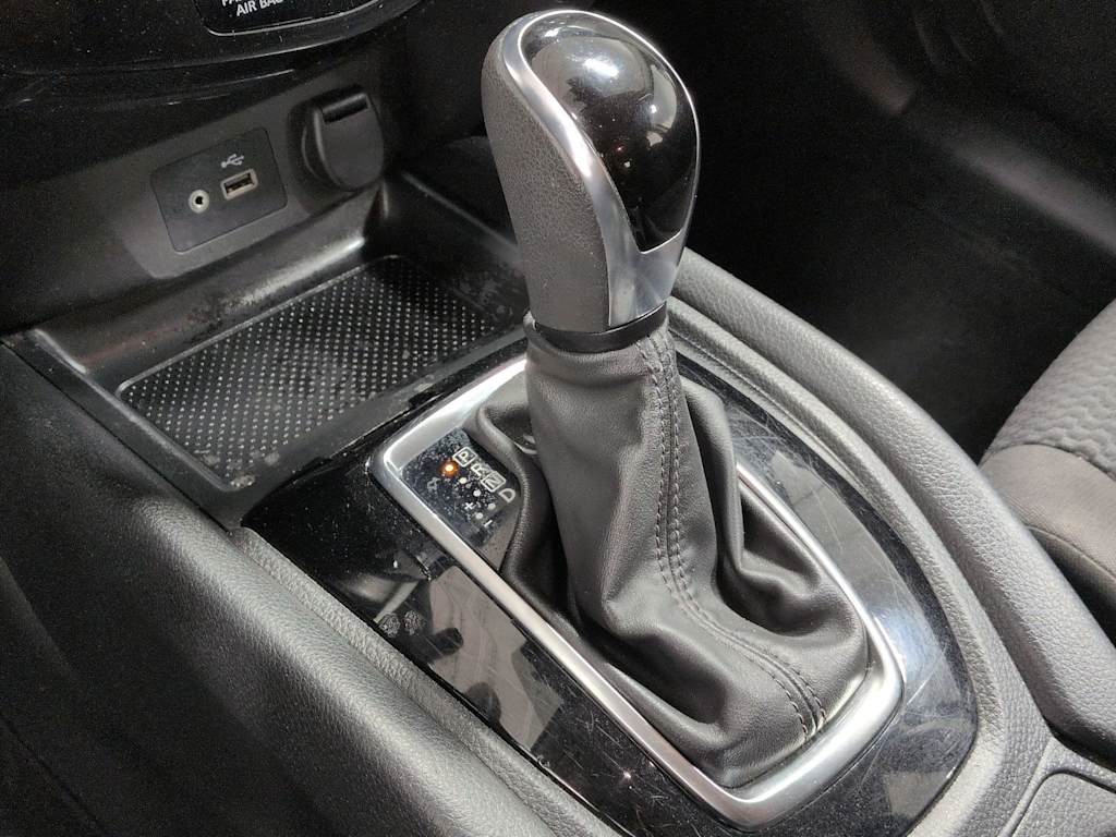 Thumbnail: 2020 Nissan Rogue Sport - 16