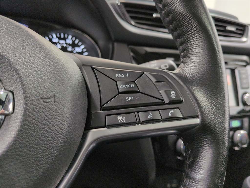 Thumbnail: 2018 Nissan Rogue - 33