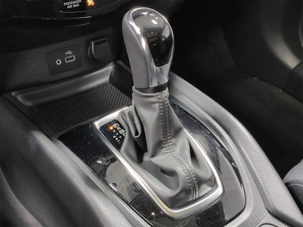 Thumbnail: 2018 Nissan Rogue - 16