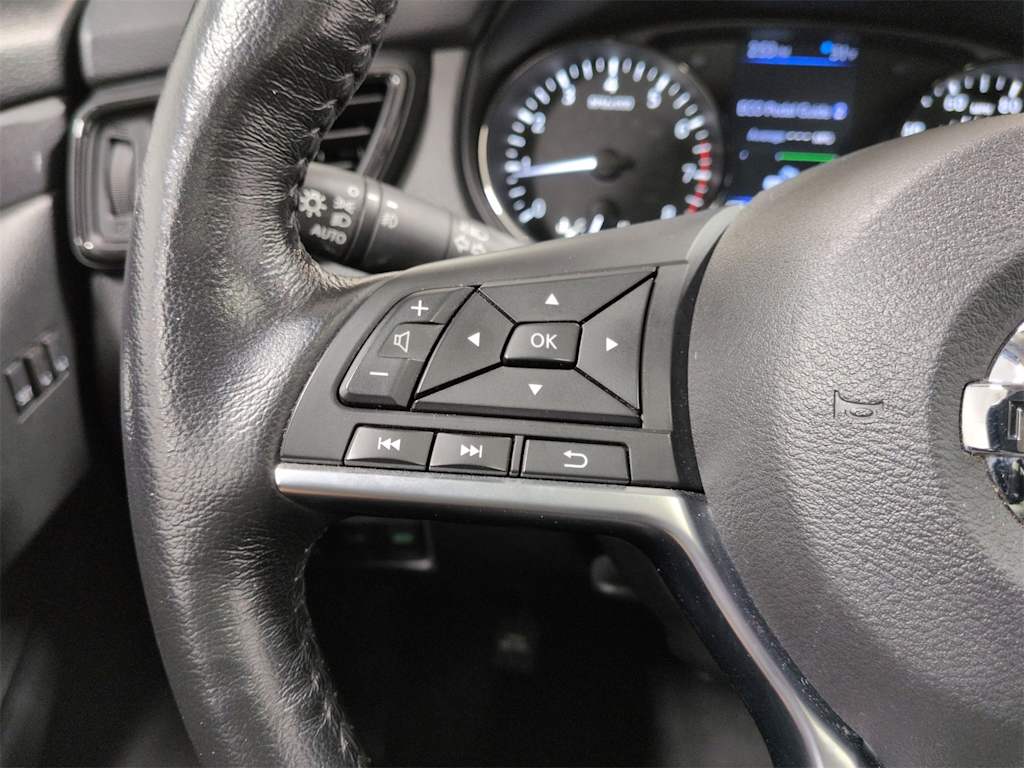 Thumbnail: 2018 Nissan Rogue - 32