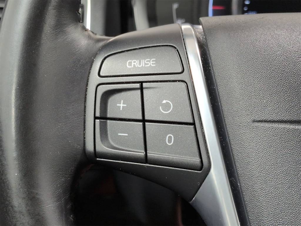 Thumbnail: 2016 Volvo S60 - 32