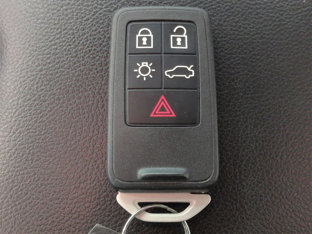 Thumbnail: 2016 Volvo S60 - 19