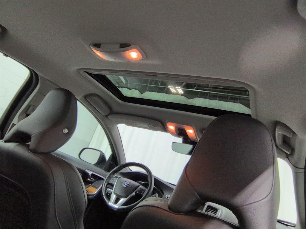 Thumbnail: 2016 Volvo S60 - 31