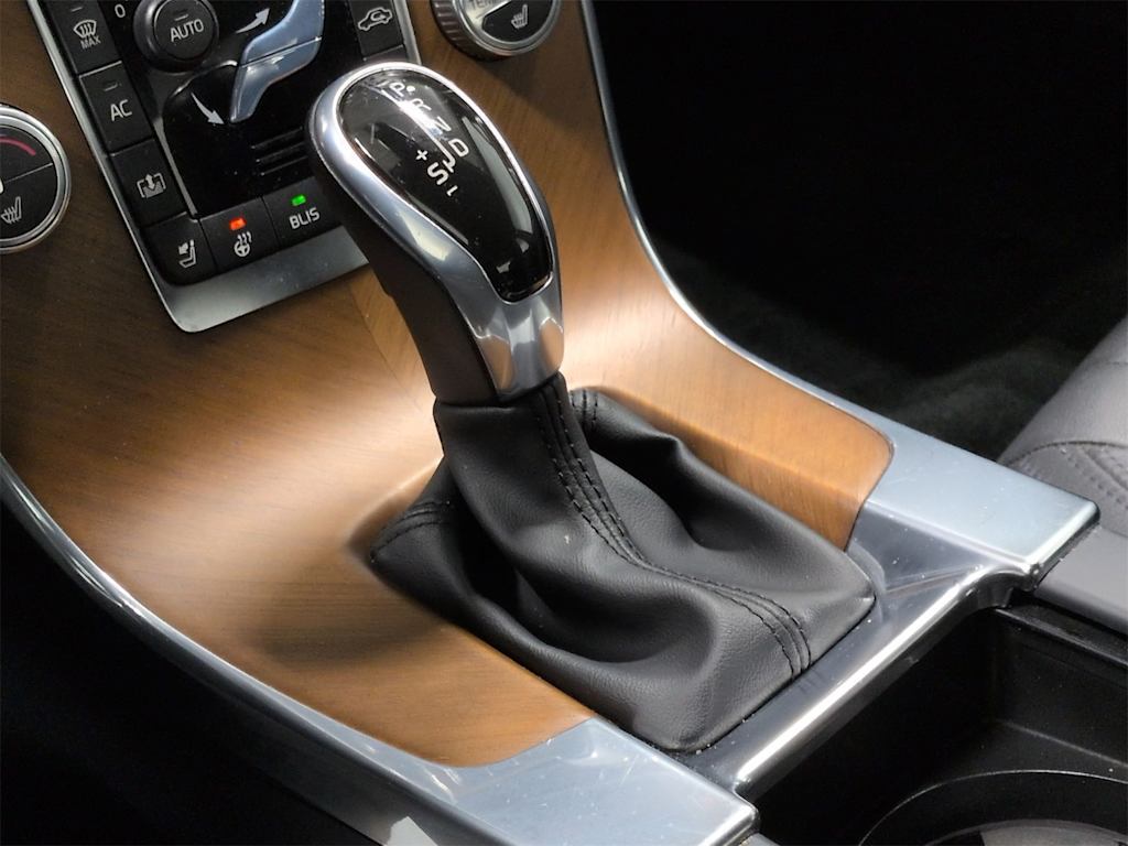 Thumbnail: 2016 Volvo S60 - 16