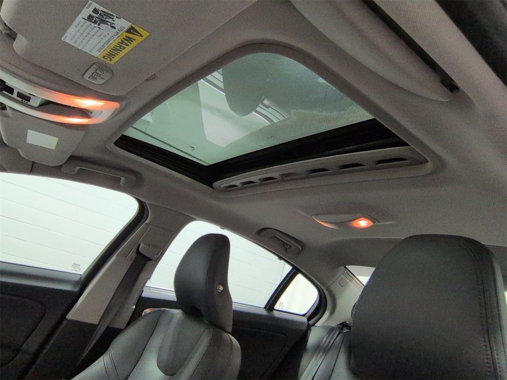 Thumbnail: 2016 Volvo S60 - 28