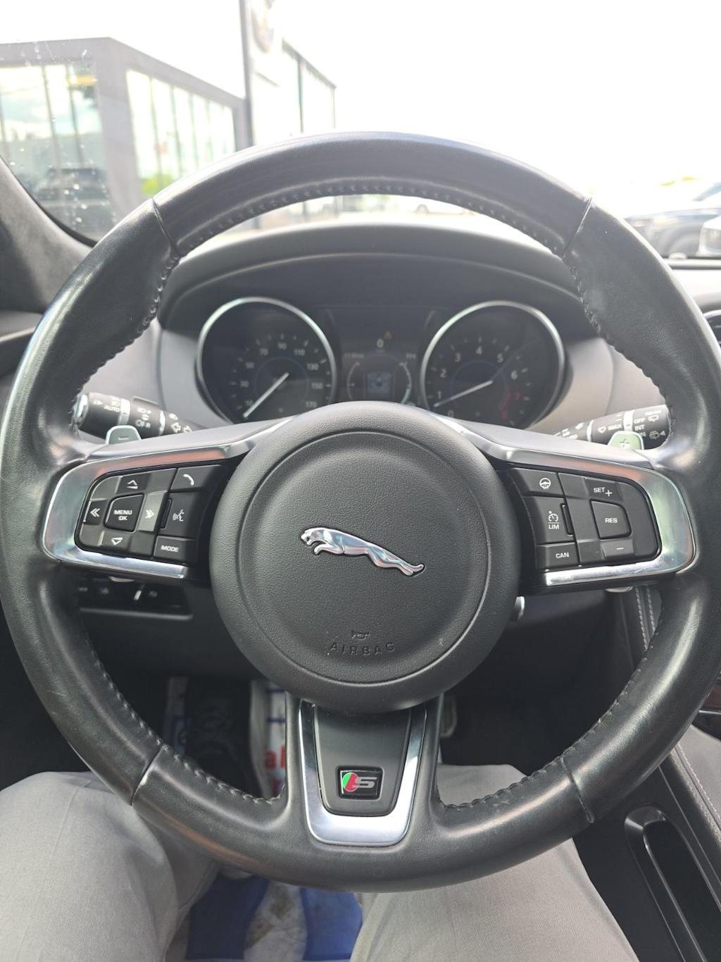 Thumbnail: 2017 Jaguar F-Pace - 2