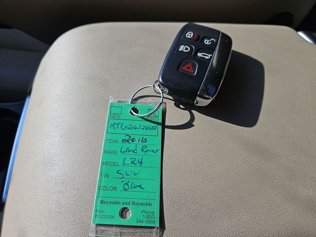 Thumbnail: 2016 Land Rover LR4 - 18