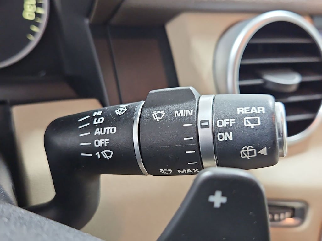 Thumbnail: 2016 Land Rover LR4 - 16