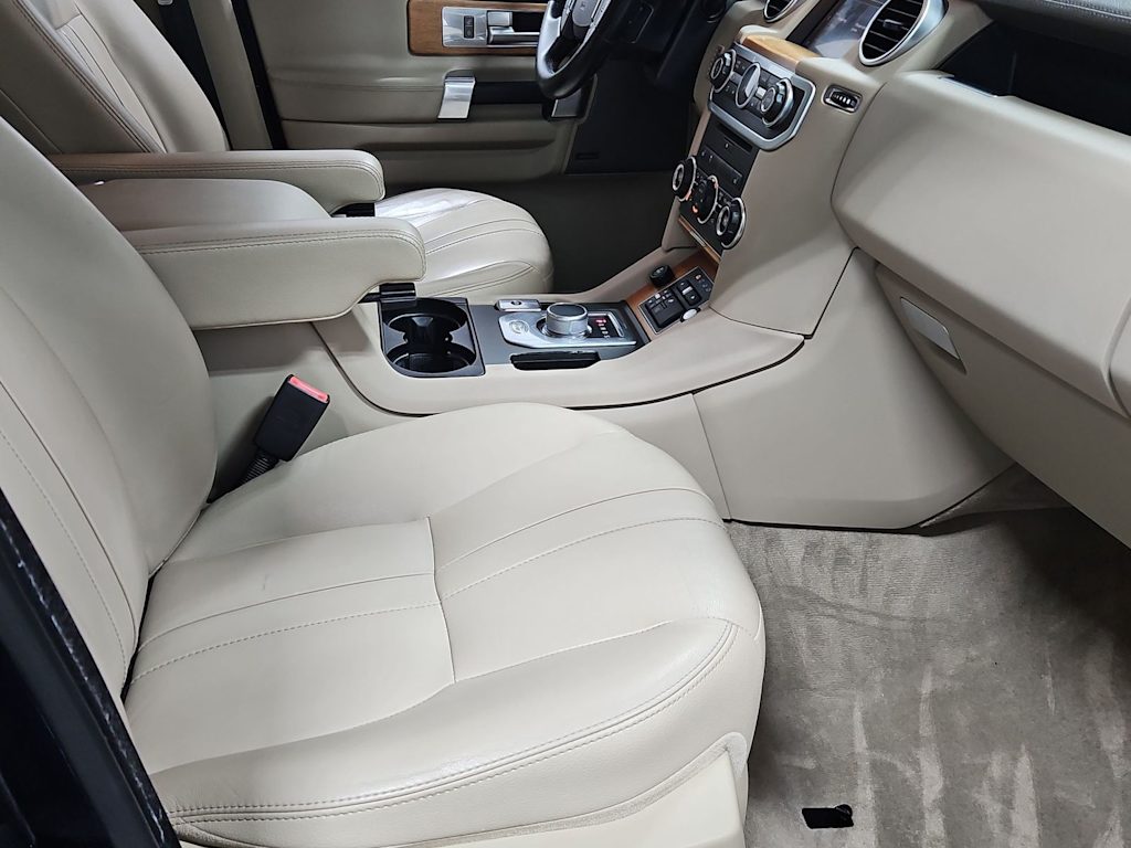 Thumbnail: 2016 Land Rover LR4 - 28