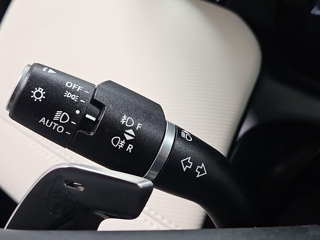 Thumbnail: 2025 Land Rover Discovery Sport - 30