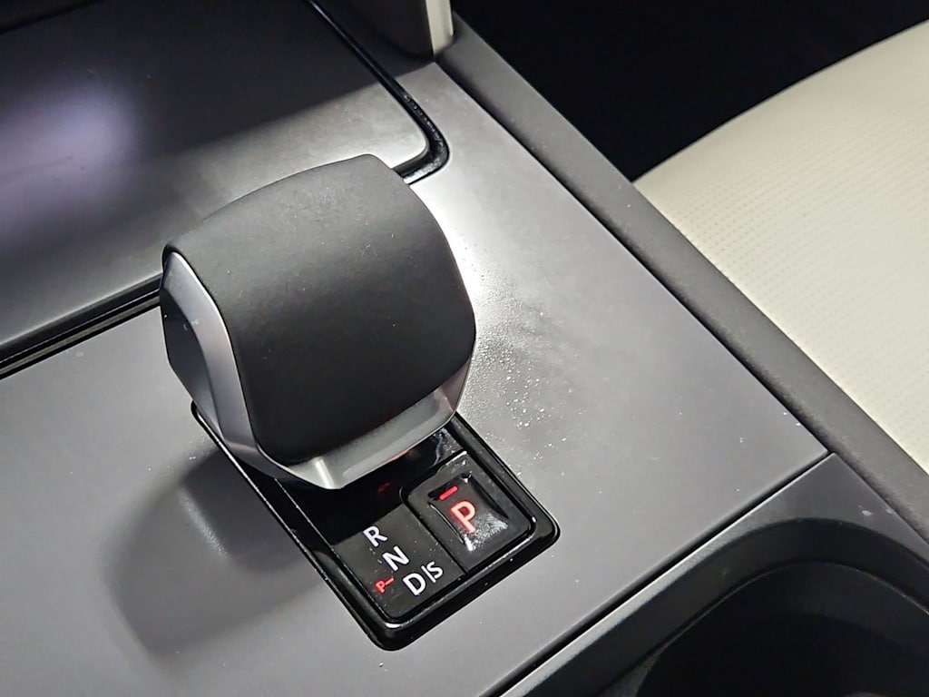 Thumbnail: 2025 Land Rover Discovery Sport - 35