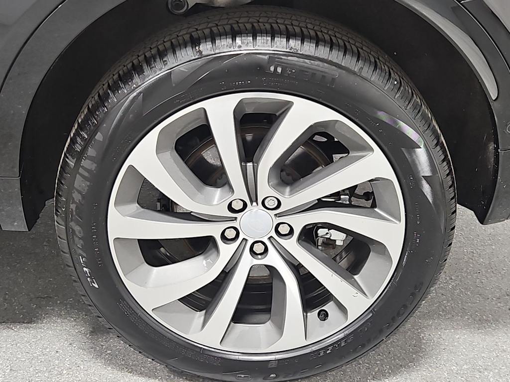 Thumbnail: 2025 Land Rover Discovery Sport - 8