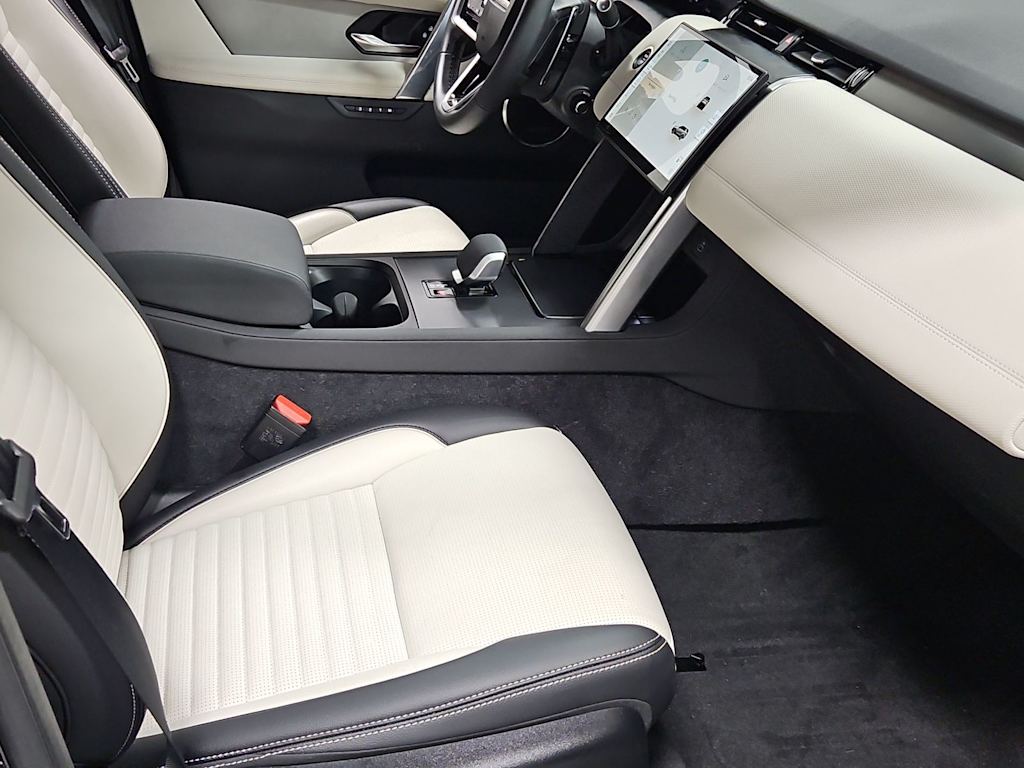 Thumbnail: 2025 Land Rover Discovery Sport - 27