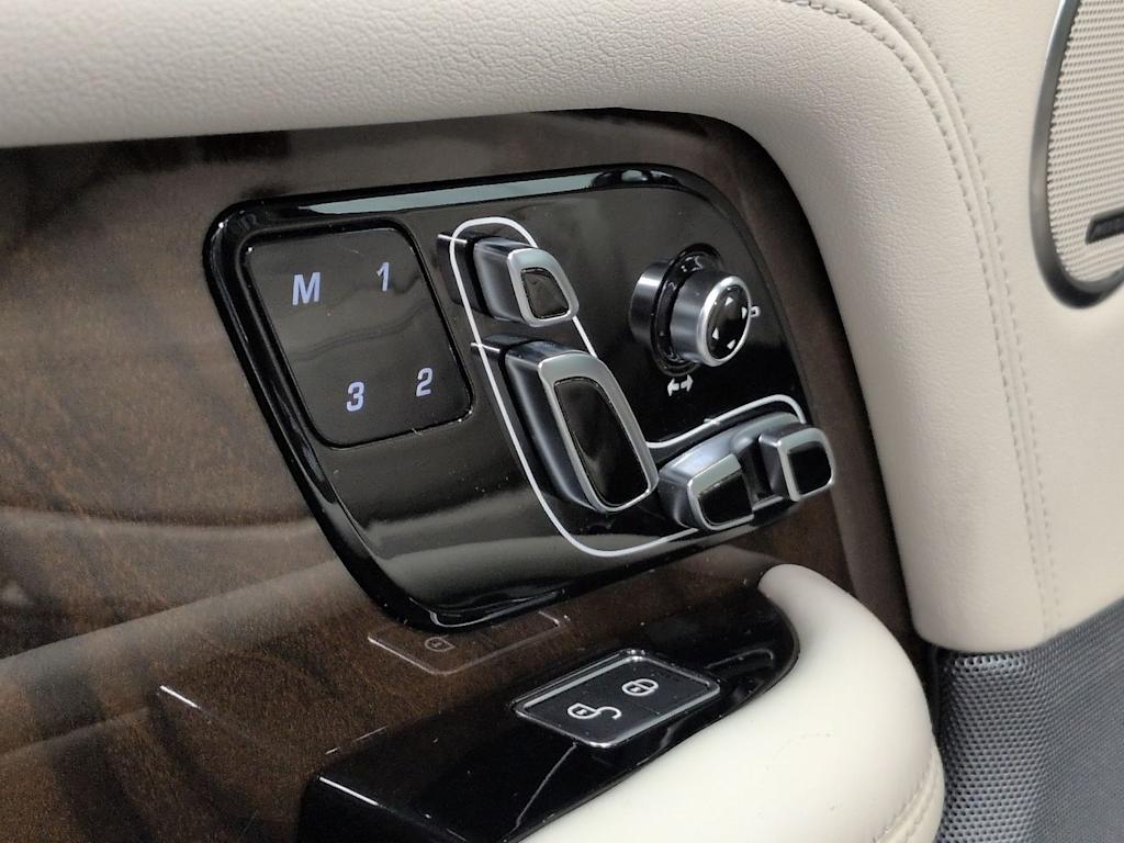 Thumbnail: 2021 Land Rover Range Rover - 27